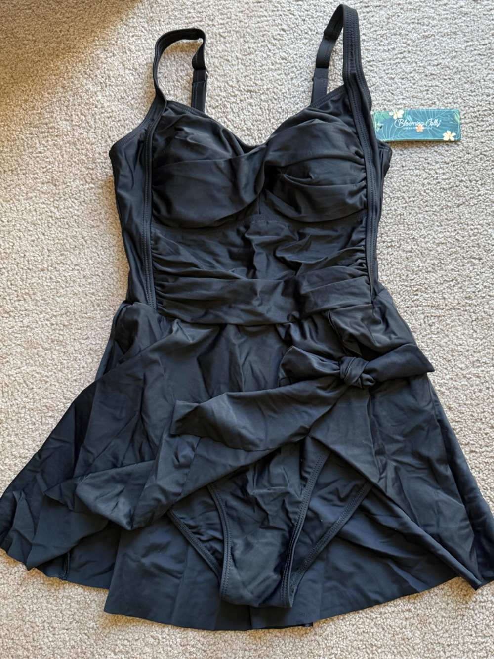 Elegant Black One-Piece Swimdress with Skirt - Picture 4 of 6
